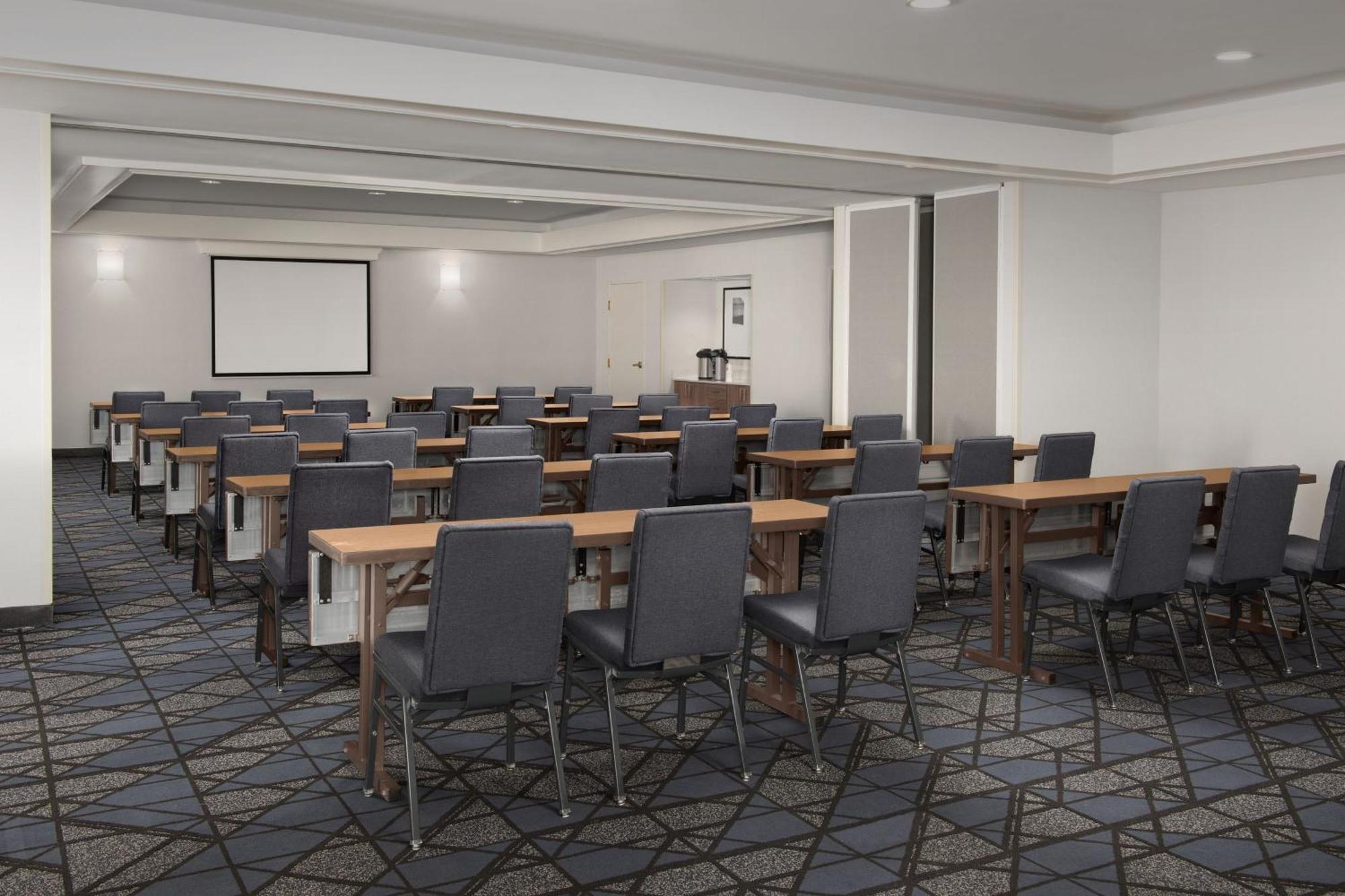 Courtyard By Marriott Dothan Exterior photo