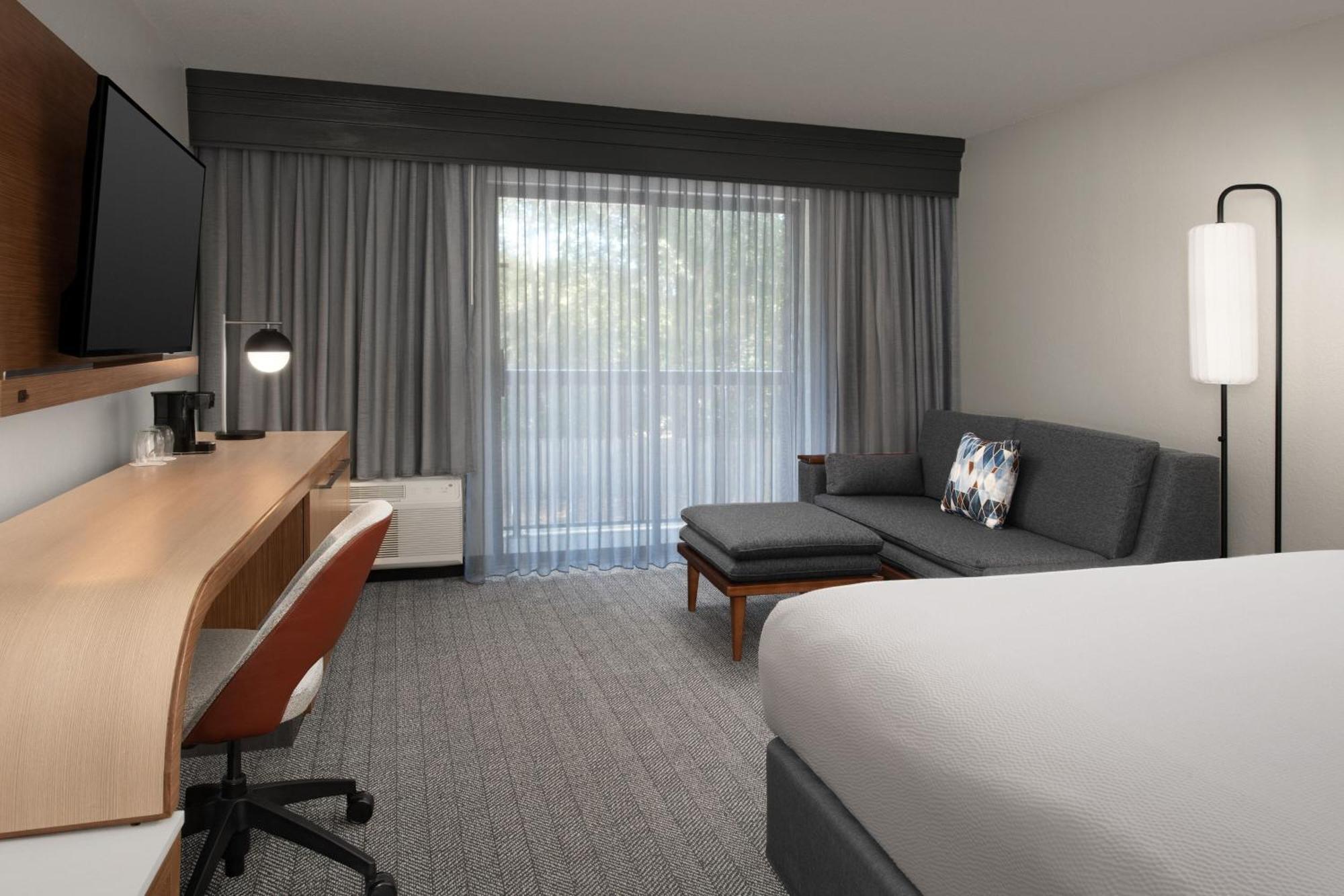 Courtyard By Marriott Dothan Exterior photo