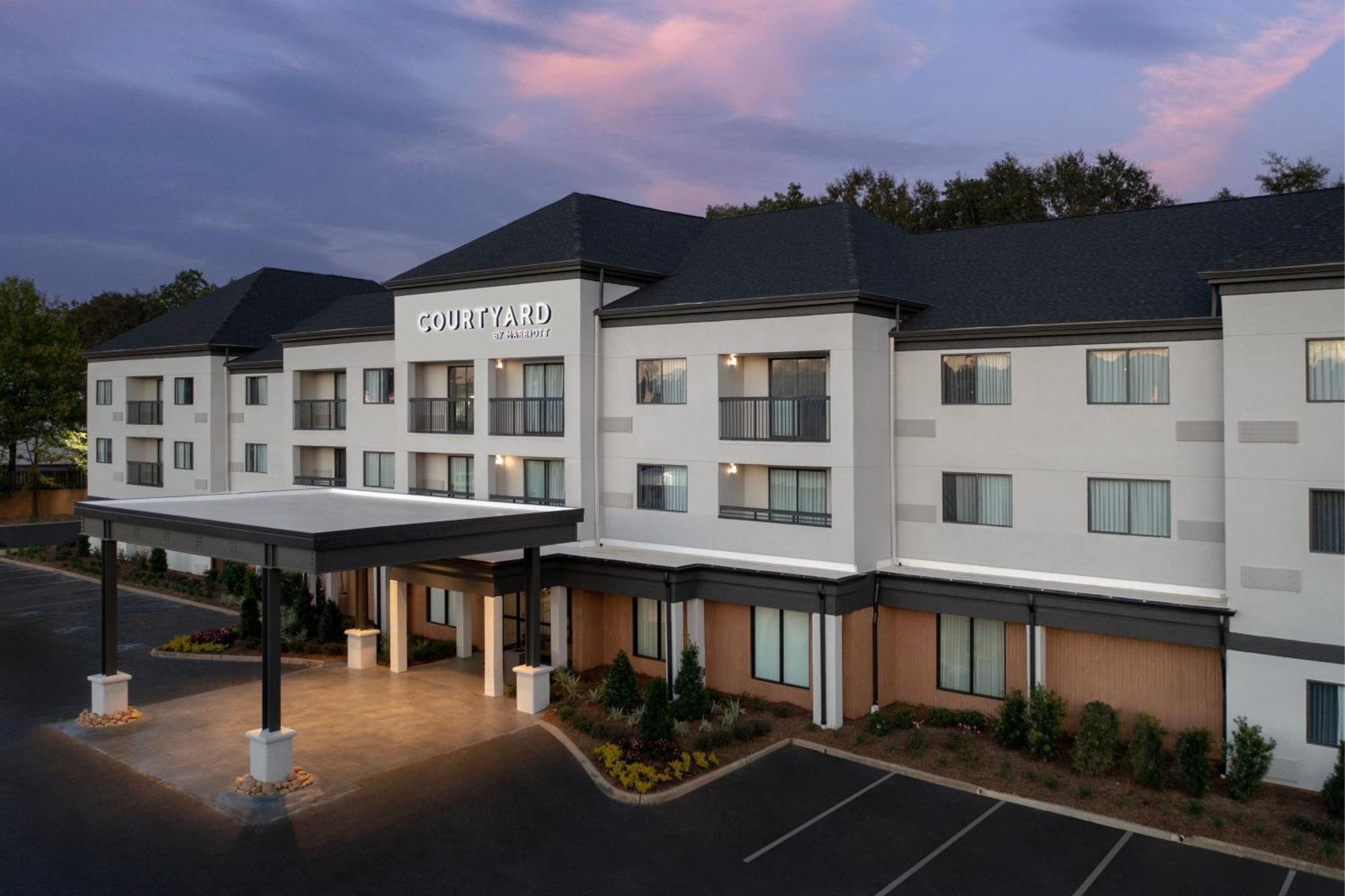 Courtyard By Marriott Dothan Exterior photo