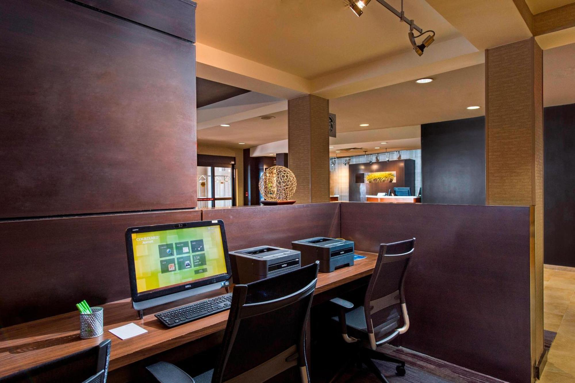 Courtyard By Marriott Dothan Exterior photo