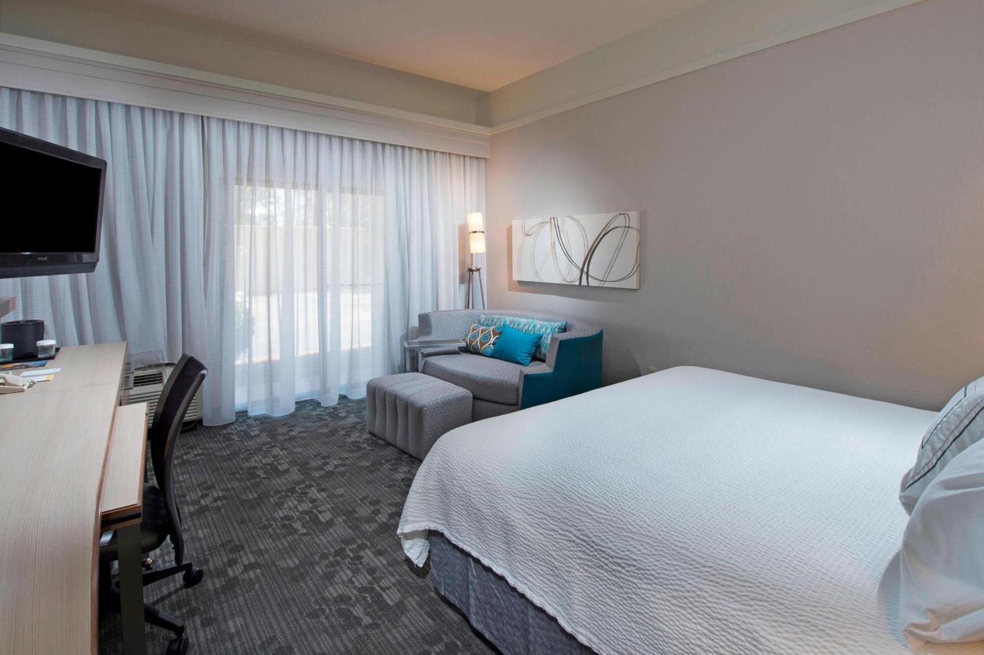 Courtyard By Marriott Dothan Exterior photo