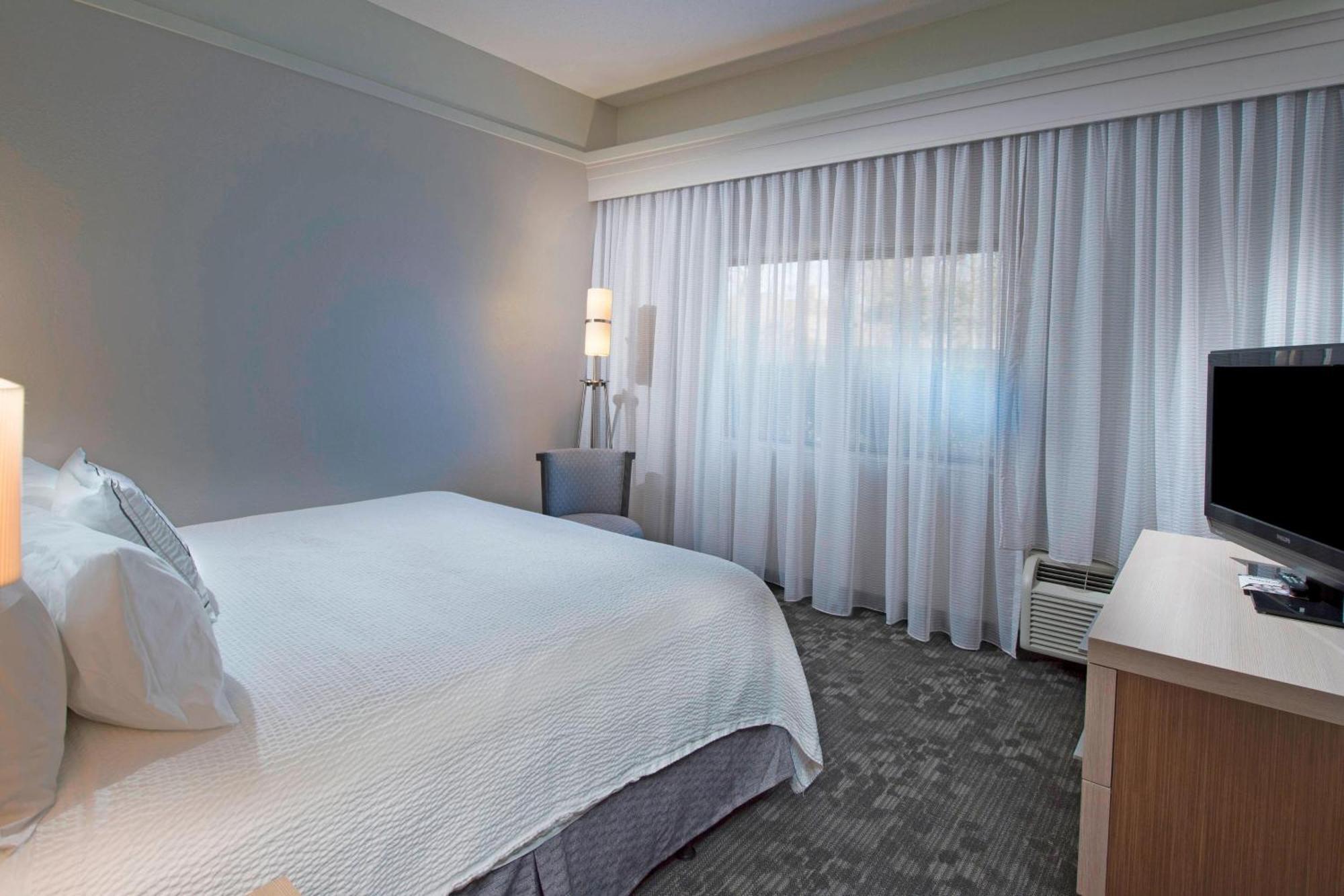 Courtyard By Marriott Dothan Exterior photo